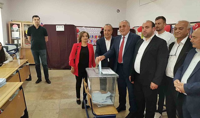 MHP Pınarbaşı Belediye Başkan Adayı Uzunluoğlu oyunu kullandı