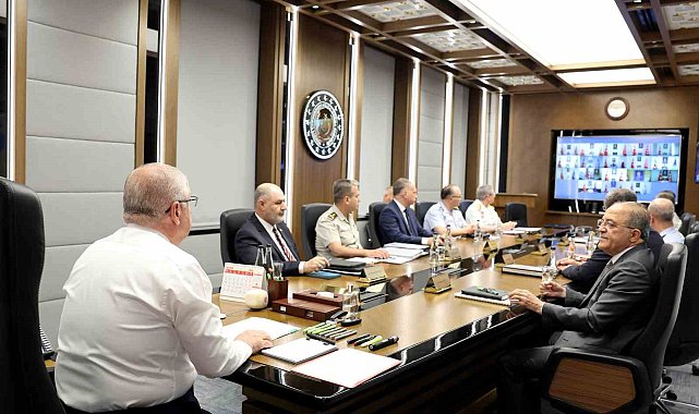 Milli Savunma Bakanı Güler: "Terör örgütü tarafından bölgesel gerçekliklerle bağdaşmayan yapay terör devleti kurulmasının bir aşaması olarak görülen bu sözde seçim çalışmalarını kesinlikle reddediyoruz"