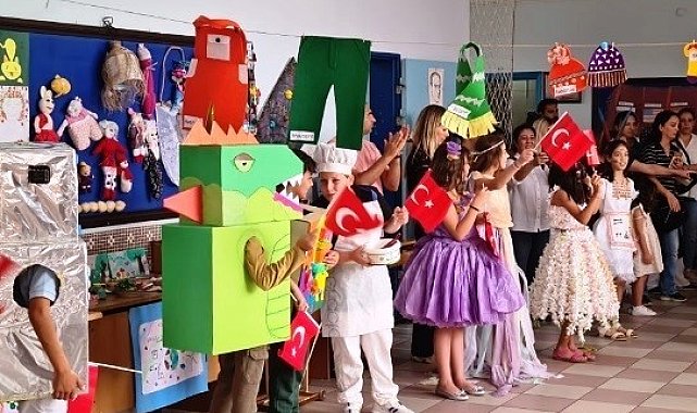Minikler, çevrenin önemine hazırladıkları defile ile dikkat çekti