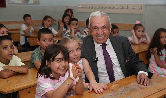 Miniklerin karneleri Başkan Şadi Özdemir'den
