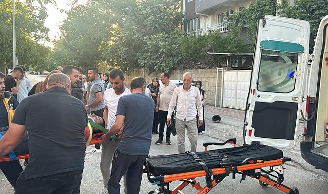Motosiklet ile otomobil çarpıştı: 1'i ağır 2 yaralı
