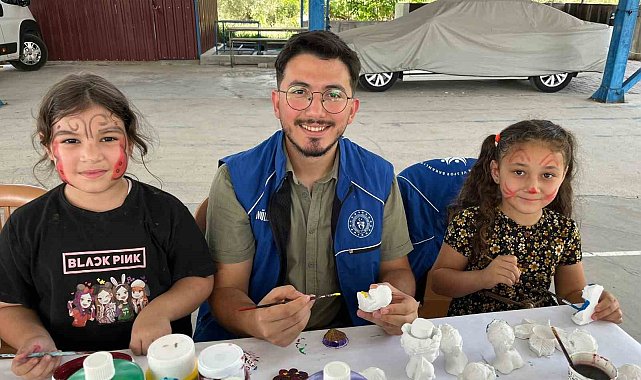 Muğla'da gönüllü gençler minik kalplere dokundu