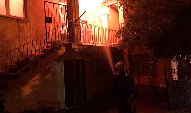 Müstakil eve yangında kullanılamaz hale geldi