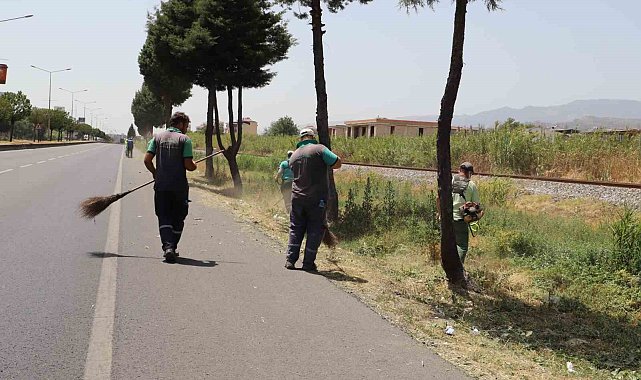 Nazilli Belediyesi'nin çalışmalarıyla karayolu temizlendi