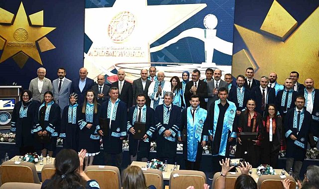 NEÜ'nün yıldızları ödül gecesinde parladı