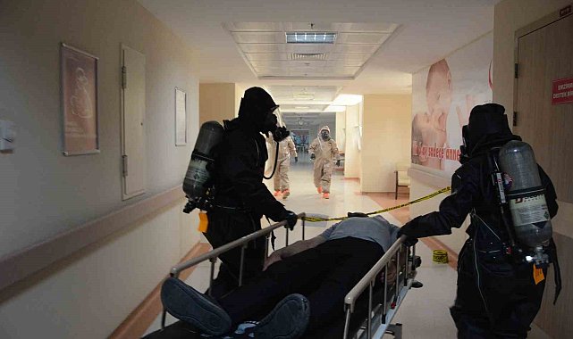 Niğde Eğitim ve Araştırma Hastanesi'nde gerçeğini aratmayan tatbikat