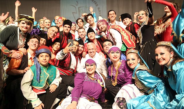 Nilüfer'in rengi 'Nirengi' izleyicileri büyüledi