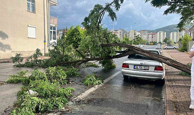 Nuh Naci Yazgan Üniversitesinin çatısı böyle uçtu