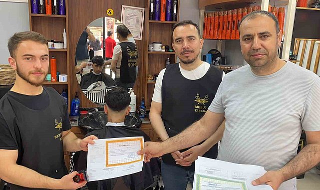 Öğrenciler karnelerini işyerlerinde aldı