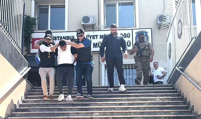 Öğretmeni infaz edip kaçmıştı, saatler içinde yakalandı: Zırhlı araçla sevk edildi