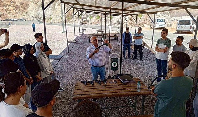 Oğuzeli MYO öğrencilerine atış eğitimi verildi