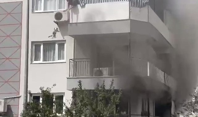 Önce kedisini kurtardı, sonra kurtarılmayı bekledi