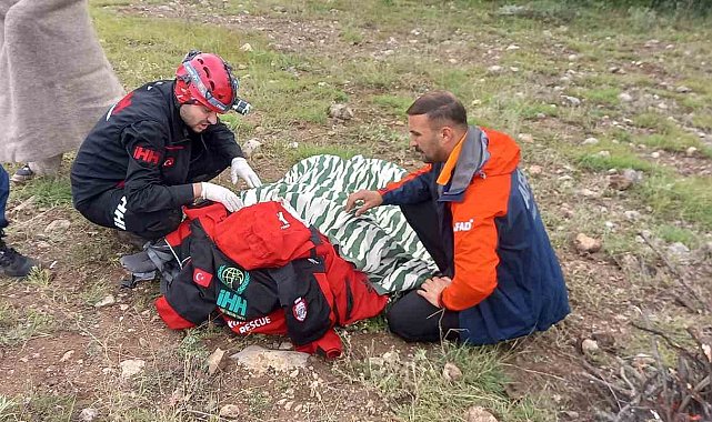 Ormanlık alanda kaybolan yaşlı kadım helikopterle kurtarıldı