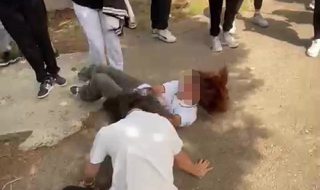 Ortaokul öğrencileri birbirine girdi: Saç saça kavga ettiler