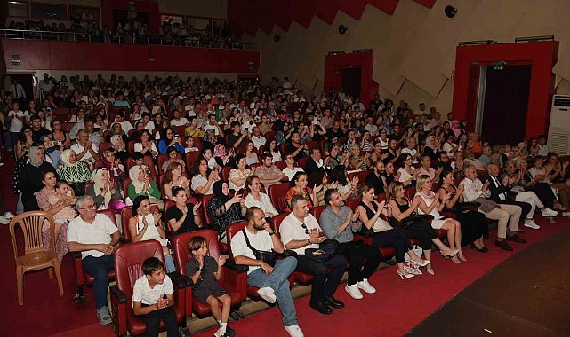 Osmangazi'de genç tiyatroculardan muhteşem sahne