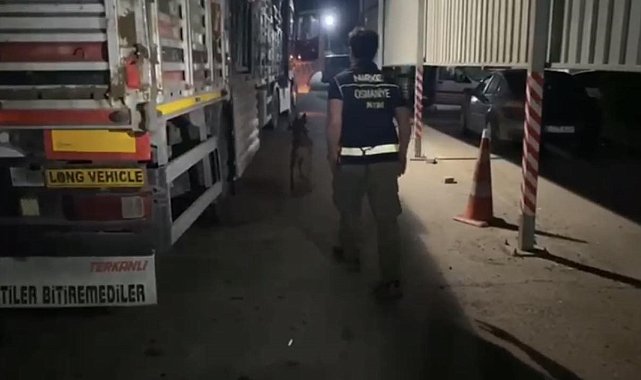 Osmaniye&#039;de durdurulan tır ve yolcu otobüsü uyuşturucu madde ele geçirildi