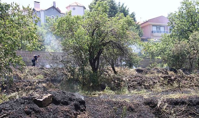 Ot yangını ikametlere sıçramadan söndürüldü