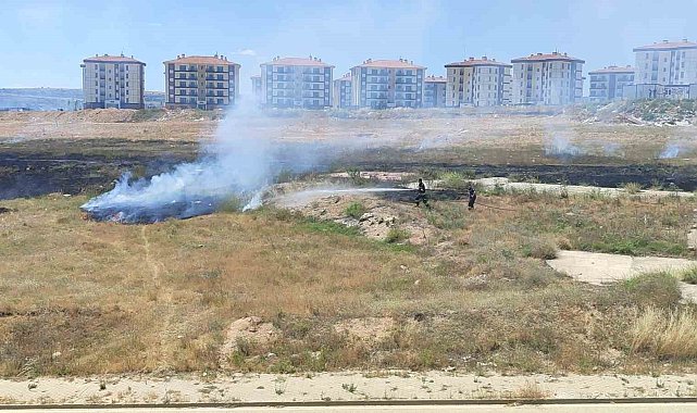 Ot yangını yerleşim yerlerine sıçramadan söndürüldü