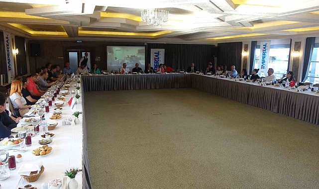 Otel temsilcileriyle turistlerin sağlığını konuştular