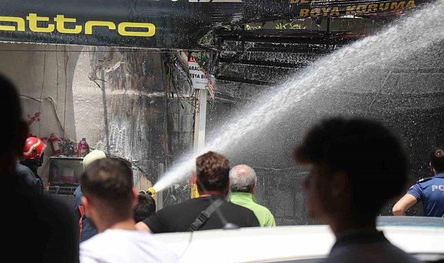 Oto yıkamacıda korkutan yangın: Mahalleli sokağa döküldü