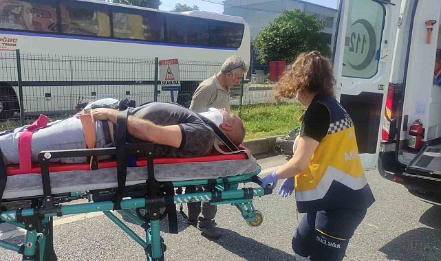 Otomobil motosiklete çarptı