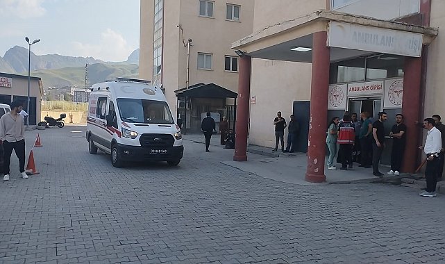 Otomobil Zap Suyu'na uçtu: Polis ve eşi yaralı kurtarıldı