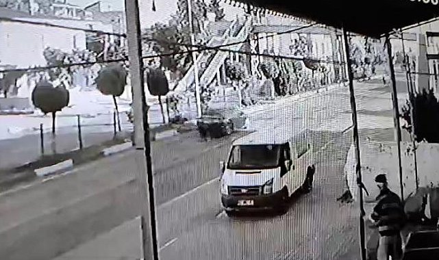 Otomobilin çarptığı yaya hayatını kaybetti: Kaza anı kameralara yansıdı