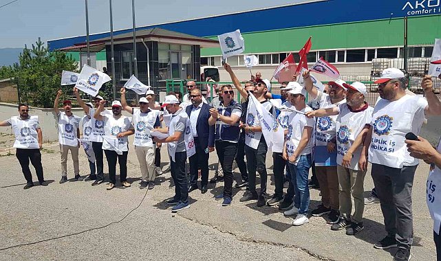 Öz İplik İş Sendikası'na üye 4 işçinin işten çıkarılmasına tepki