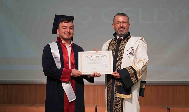 Özbekistanlı Fatkhiddinov fakülteyi birincilikle bitirdi