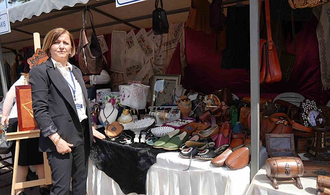 Özel bireyler, soru kitapçıklarını sanat eserlerine dönüştürdü