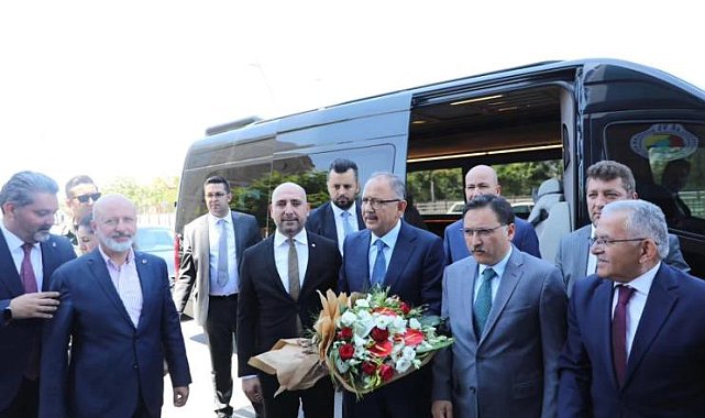 Özhaseki: &quot;Dünyayı en az kirleten ülkelerin başındayız&quot;