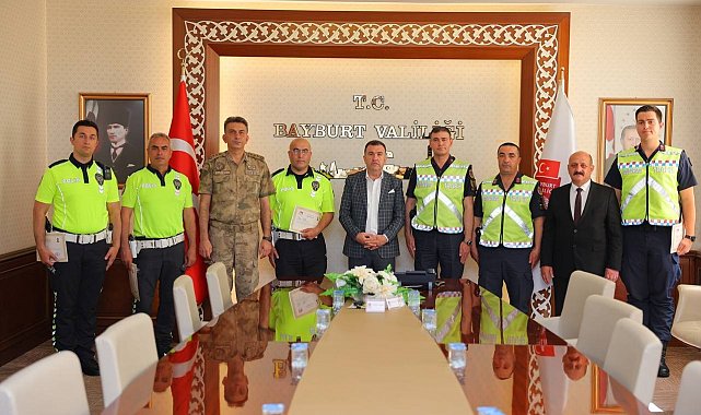 Özverili çalışan personele Vali Eldivan&#039;dan başarı belgesi verildi