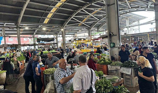 Pazarda bayram hareketliliği