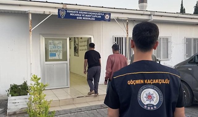 Polisin &#039;dur&#039; ihtarına uymayıp kaçan otomobilde 5 düzensiz göçmen yakalandı