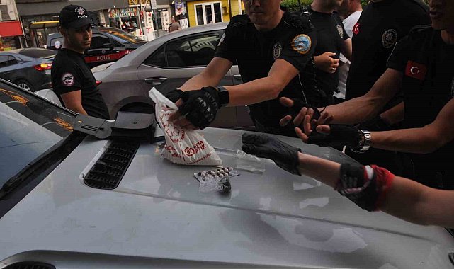 Polisin "Şok" uygulamasında lüks cipte uyuşturucu ele geçirildi