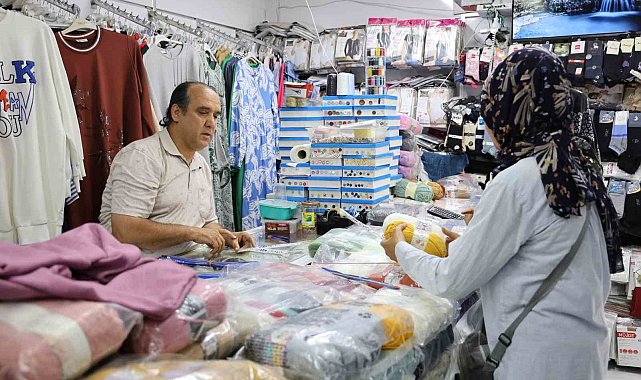 Prefabrik çarşıda afetzede vatandaşlara bayram öncesi indirim kampanyası