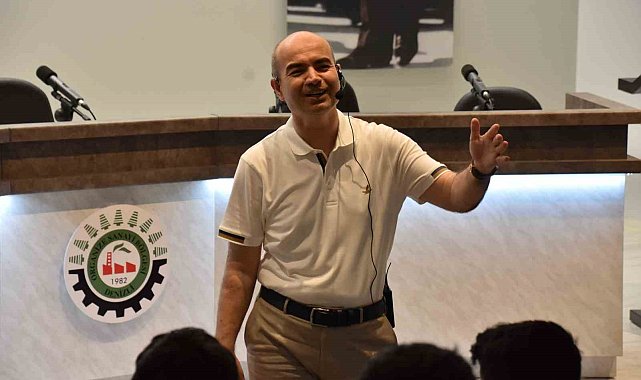 Prof. Dr. Ersan Öz, Denizlili öğrencilerle buluştu.