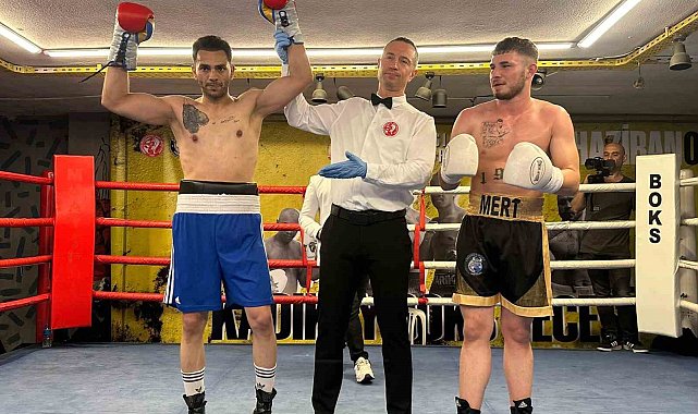 Profesyonel boksör polis memuru ringde