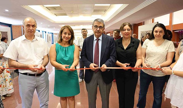 Rektör Kutluhan "Zen Dalgaları" isimli tekstil sergisinin açılışını gerçekleştirdi