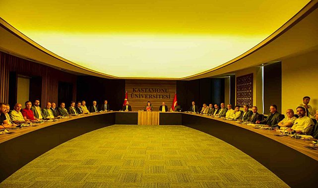 Rektör Topal: 'Yeni girişimcilik programları düzenleyerek bölgeye ekonomik hareketlilik getirmeyi amaçlıyoruz'
