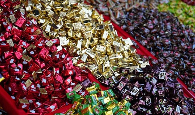 Rengarenk bayram şekerleri Gaziantep'te tezgahları süslemeye başladı
