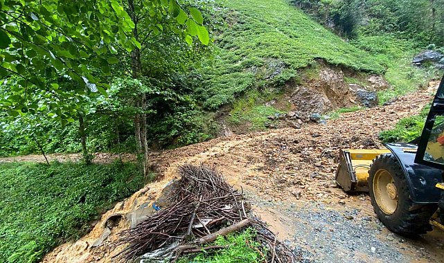 Rize'de şiddetli yağışta heyelanlar meydana geldi