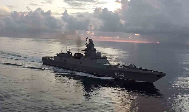 Rus savaş gemileri Küba'da