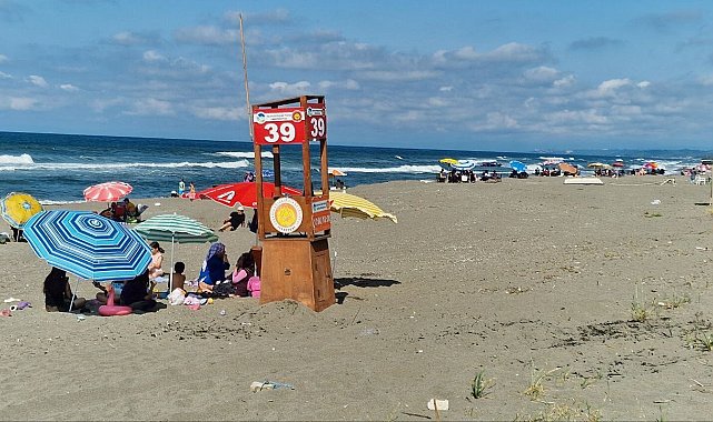 Rüzgar ve dalga denize girişlere yasak getirdi: Bir kişi boğulmaktan son anda kurtarıldı