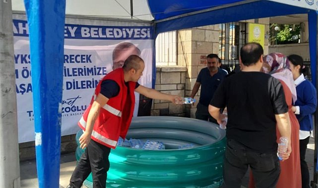 Şahinbey öğrencilerin ve velilerin sınav heyecanı paylaştı