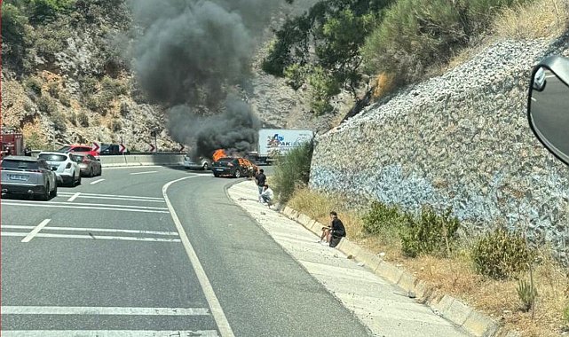 Sakarda araç yangını: otomobil kullanılamaz hale geldi