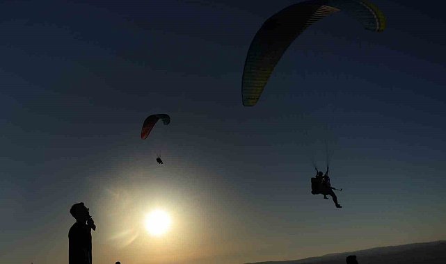 Sakarya'nın gökyüzündeki gözleri: Paraşütçüler