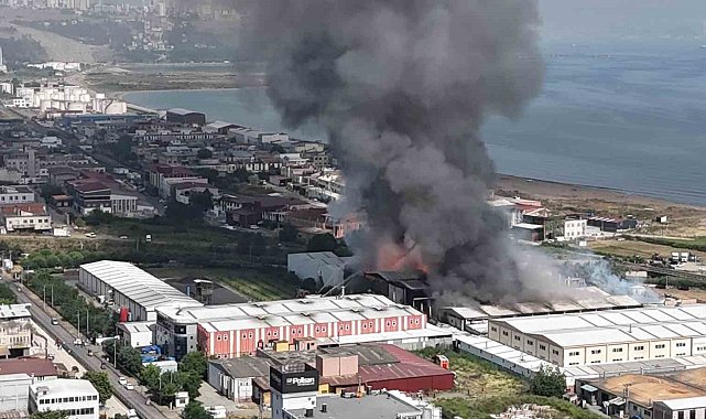 Samsun'daki bebek bezi fabrikasında yangın söndürme çalışmaları devam ediyor