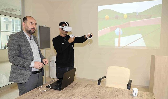 Sanal gerçeklik gözlüğüyle ilkokul 2. sınıf öğrencileri İngilizceyi daha eğlenceli ve kolay öğrenecek