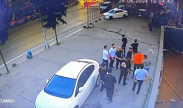 Sancaktepe'de silahlı saldırganlar oto yıkamacıyı darp etti, o anlar kamerada